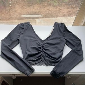 UO Lila Ruched Long Sleeve Cropped Top